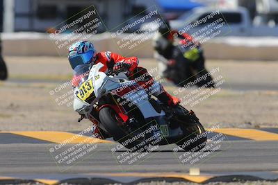 media/Oct-08-2023-CVMA (Sun) [[dbfe88ae3c]]/Race 5 Amateur Supersport Open/